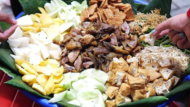 Warung Rujak Cingur Legendaris Enak: Rahasia Kelezatannya